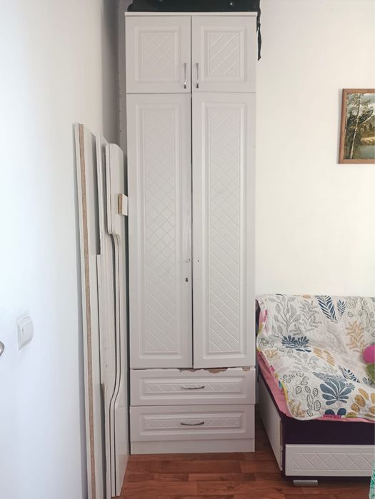 Продам диван, шкаф, парту