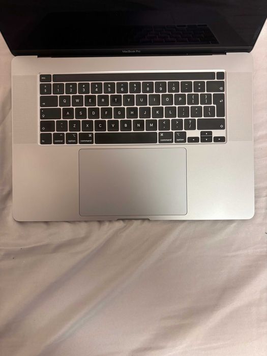 MacBook Pro 2019 16'' Touch Bar i7, 512GB, 16GB RAM, Radeon Pro 5300M