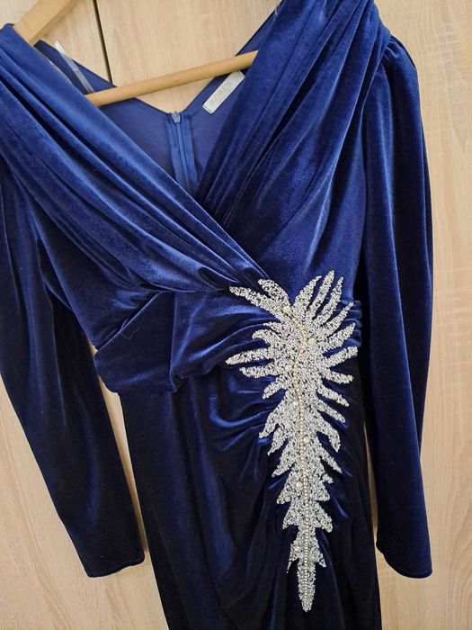 Дамска рокля от кадифе