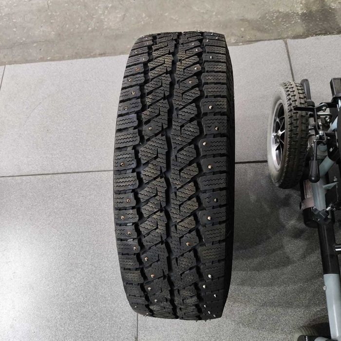 Автошины зимние ,"Gislaved" , с дисками ,на "Мерседесы" , шипы.