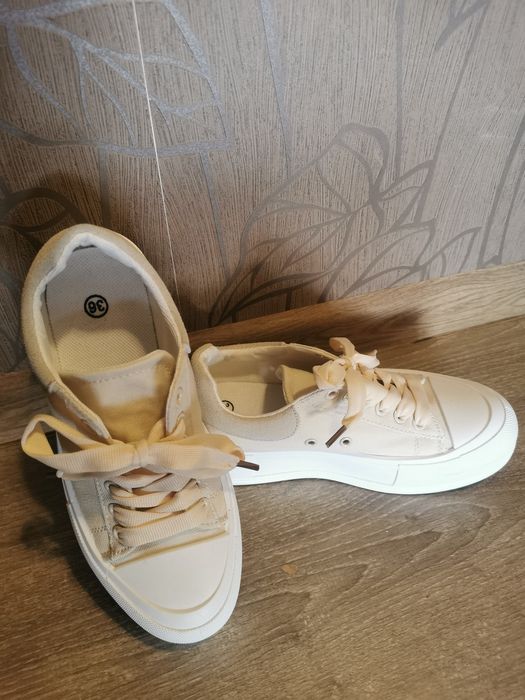 Нови кецове номер 36