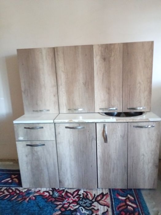 Kuxinniy mebel sotiladi