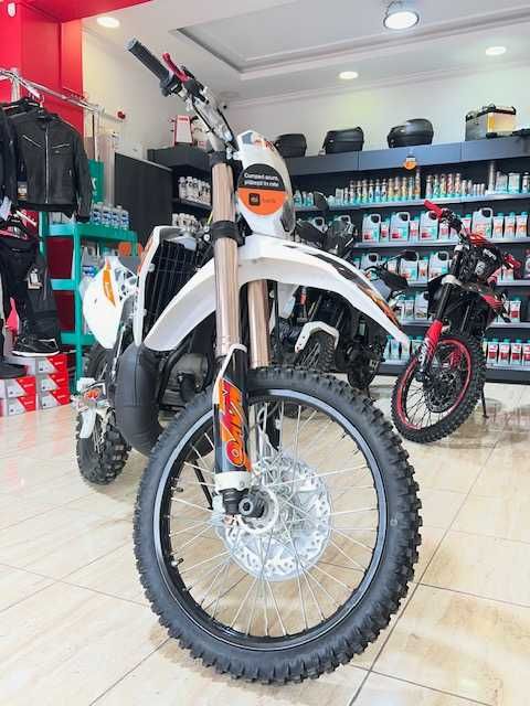 Motocicleta enduro adulti KAYO KT250 (2T,250cc,31cp) la MYMOTO CT