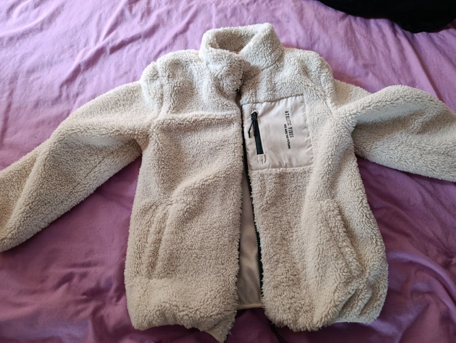 Продам  куртки для девочки