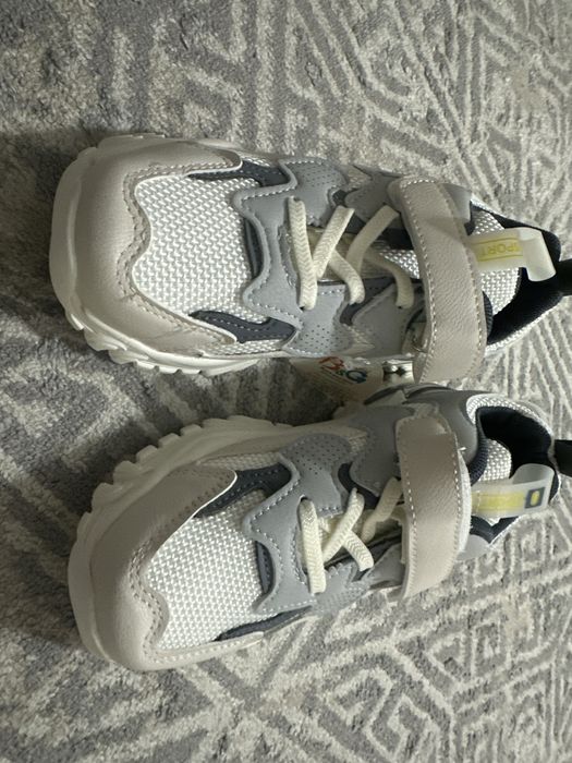 Кроссовки новые размеры 32,33