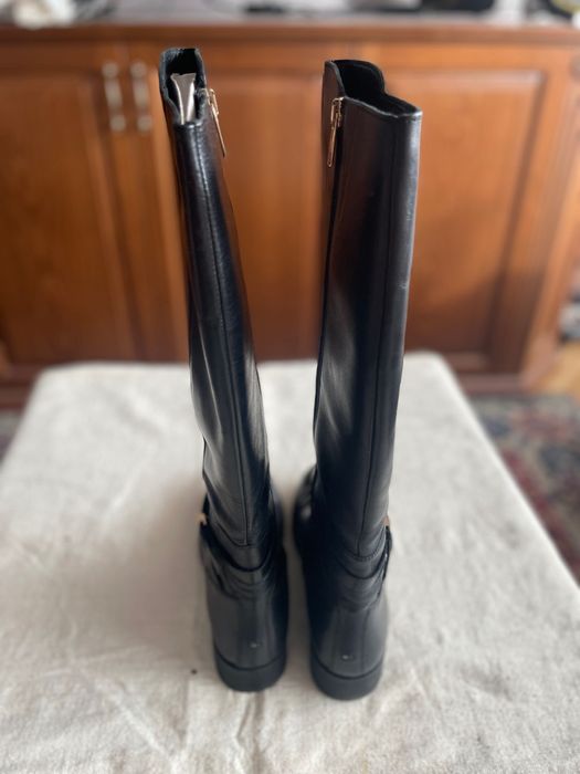 продавам офицерки Tommy Hilfiger