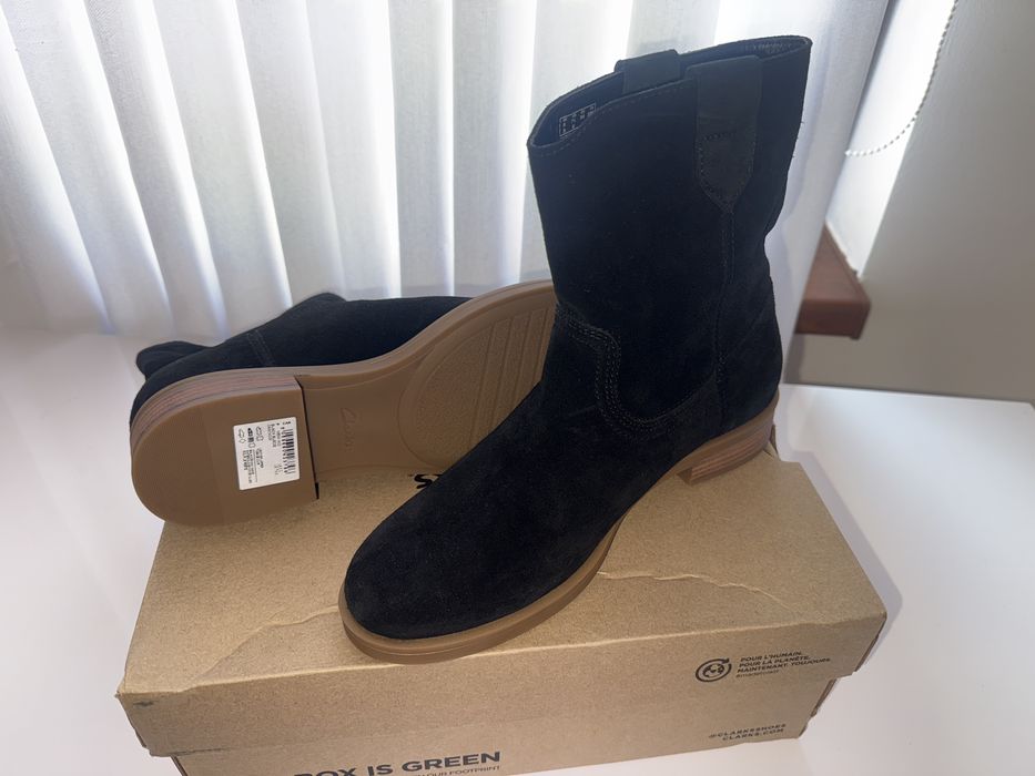 Clarks ghete din piele intoarsa 38 Noi in cutie