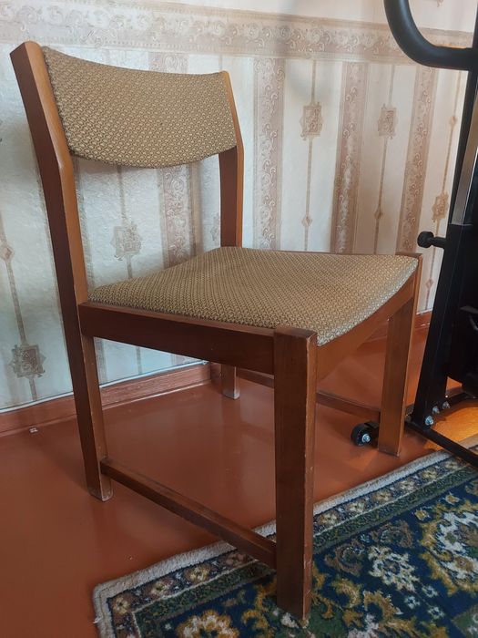 Стол обеденный и стулья