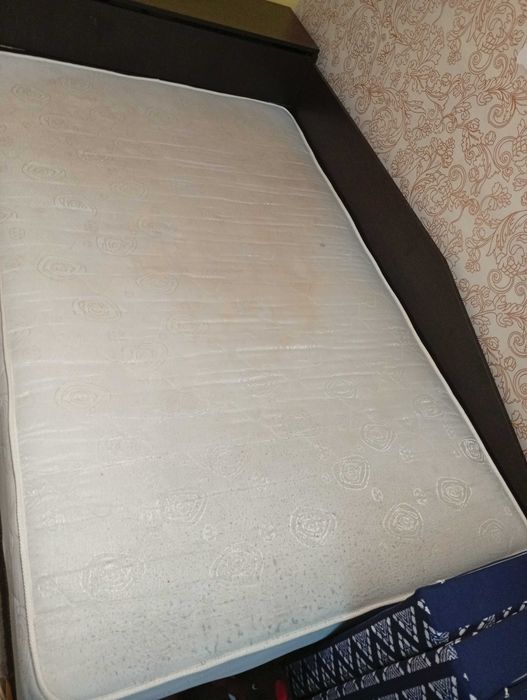 Приста с матрак и ракла.