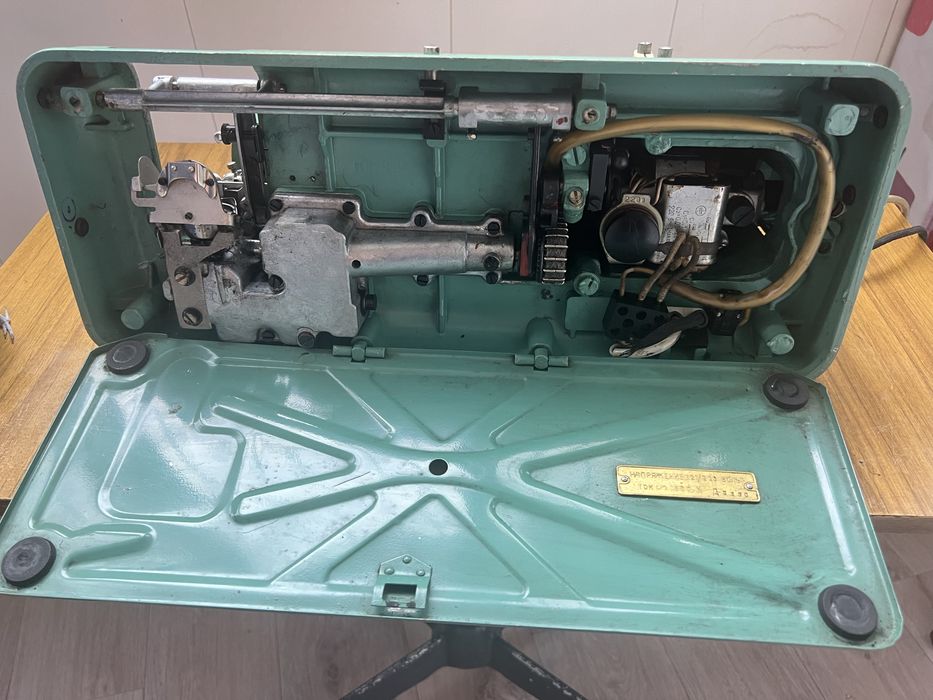 Швейная машинка, моторчик, плойка