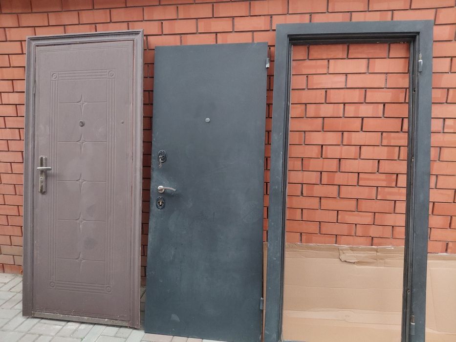 Продам металлические двери -3шт