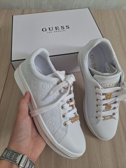 Кеды Guess модель Rubinn
Размер: 38
Состоя