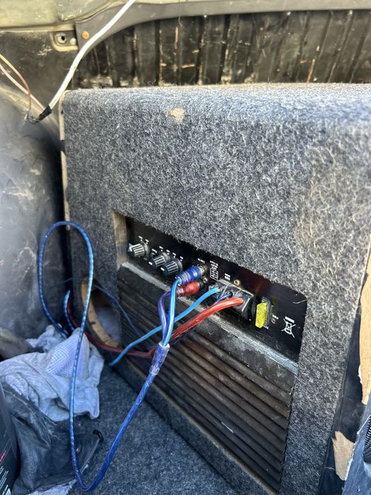 Сабвуфер с усилительем