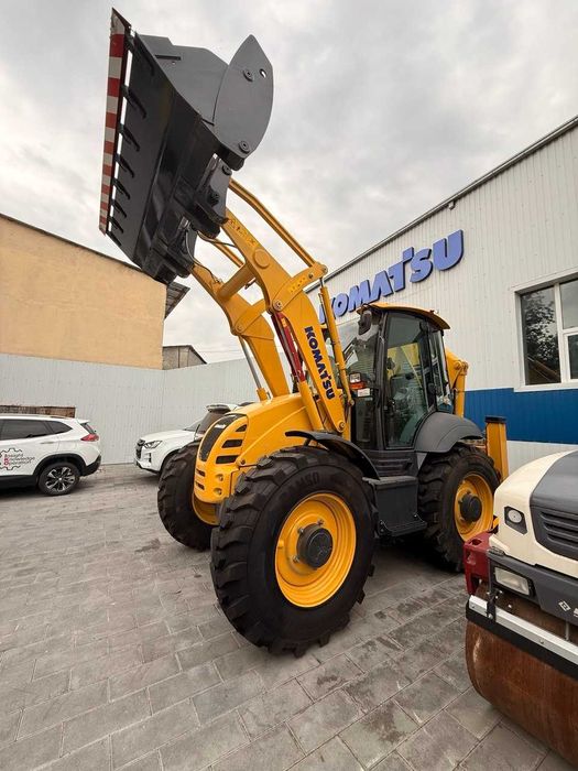Экскаватор погрузчик "KOMATSU WB93S"