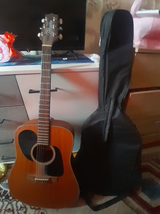 Продам гитару Caramine не дорого