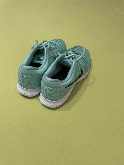 Маратонки NIKE Revolution 4 НОВИ