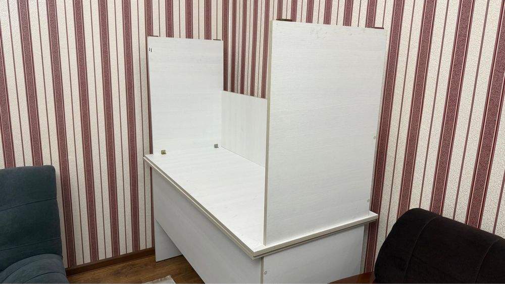 Рабочий стол деревянный