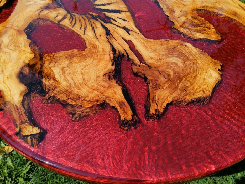 Маса с епоксидна смола и маслина