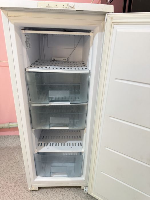 Продам морозильную камеру