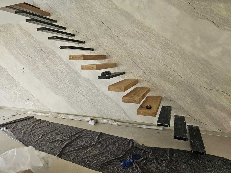 Висящи стълби, стъклени парапапети,