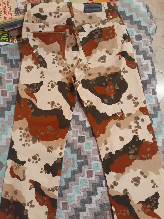 Камуфлажни дамски панталони