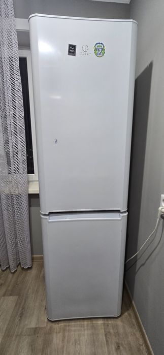 Холодильник Indesit