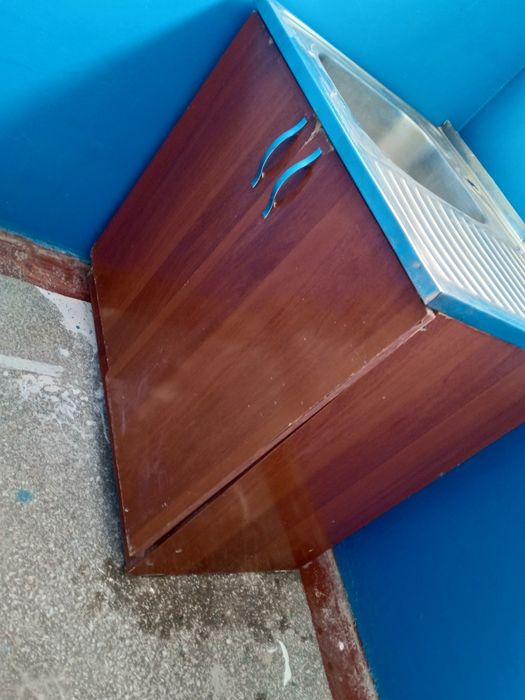 Kuxniy moyka sotiladi