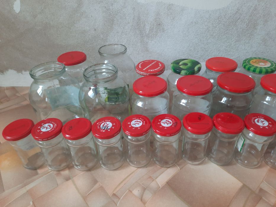 Банки разные с крышками