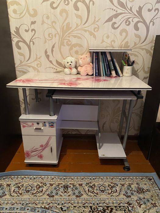 Парта детская или для компьютеров