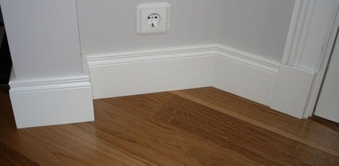 Установка плинтусов