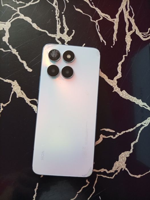 Продам Honor  X6.