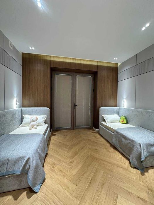 Срочное сдаётся 4х ком квартира возле Гостиница Россия