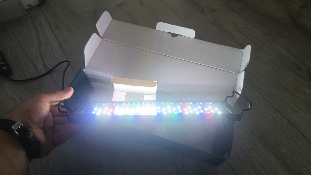 Lampa pentru acvariu