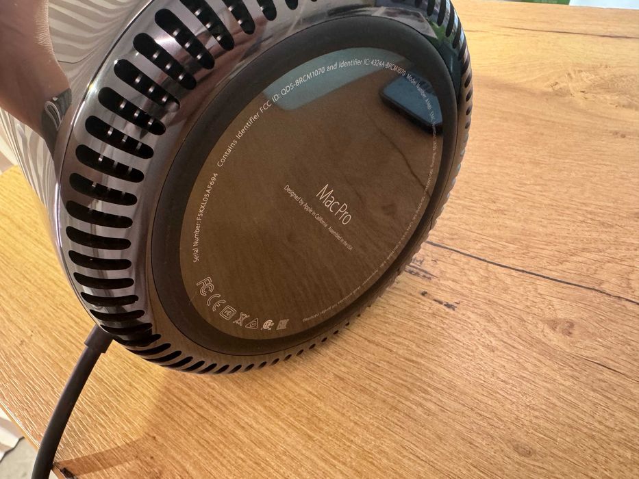 Apple Mac Pro 3.5 GHz 6-Core Intel Xenon E5 -  16Gb RAM 500Gb SSD