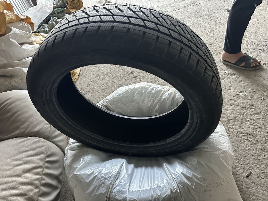 Зимние шины 235/50/21