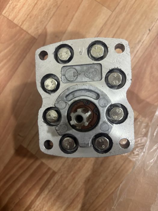 Продам насос на трактор