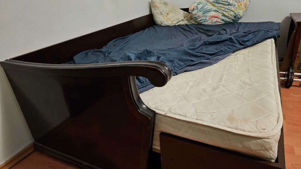 Pat vechi și saltea