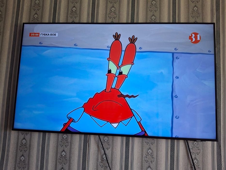 Samsung 4K Smart TV (AU8000)