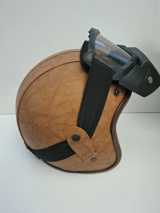 Casca retro. Nouă, nefolosită