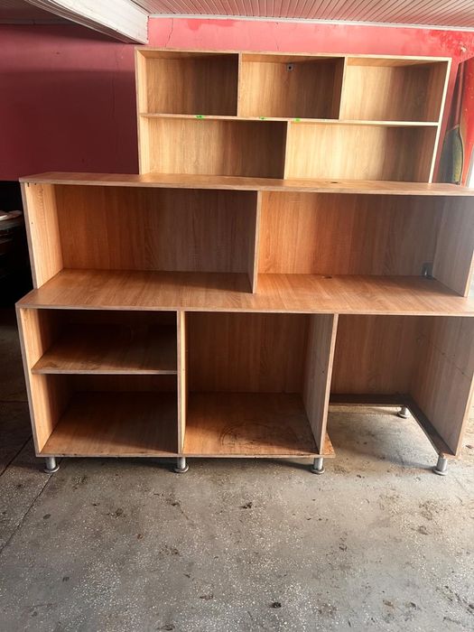 Vand Tejghea pentru bar si rafturi