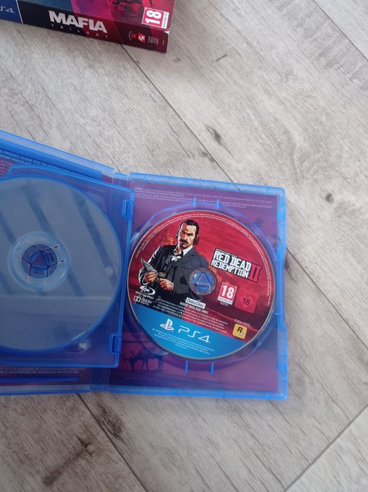 Продаю диск пс4/5 Red dead redemption 2 б/у