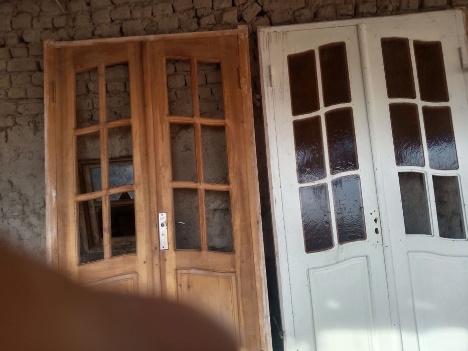 2 ta eshik bor sotiladigan kelishamiz