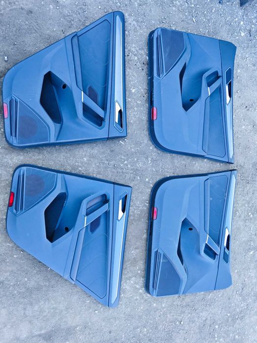 Много запазен R-Line кожен салон с алкантара и текстил VW Tiguan 2021