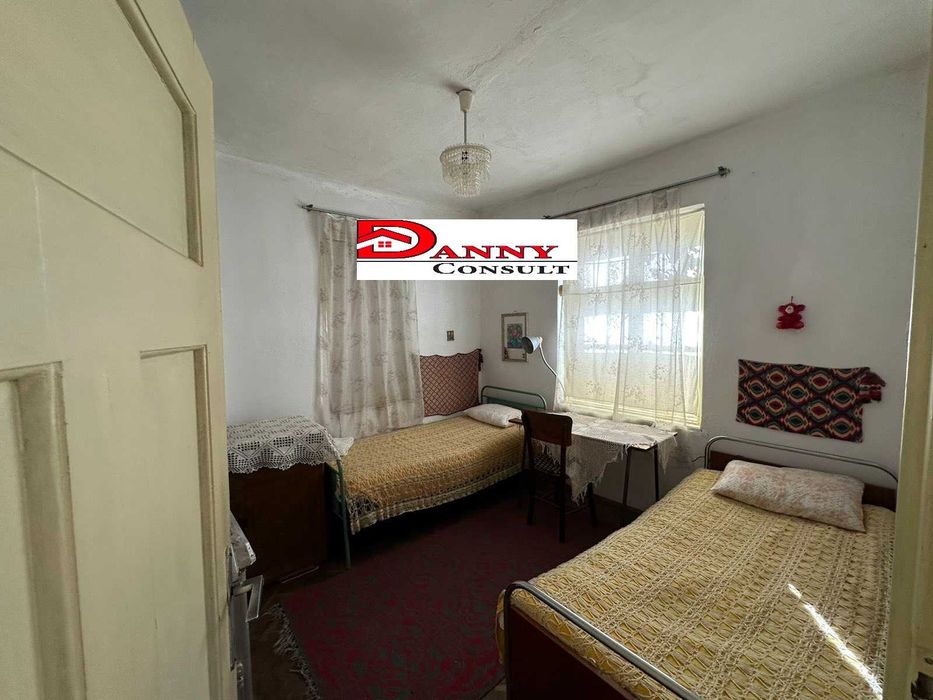 Къща с двор в с. Върбовка