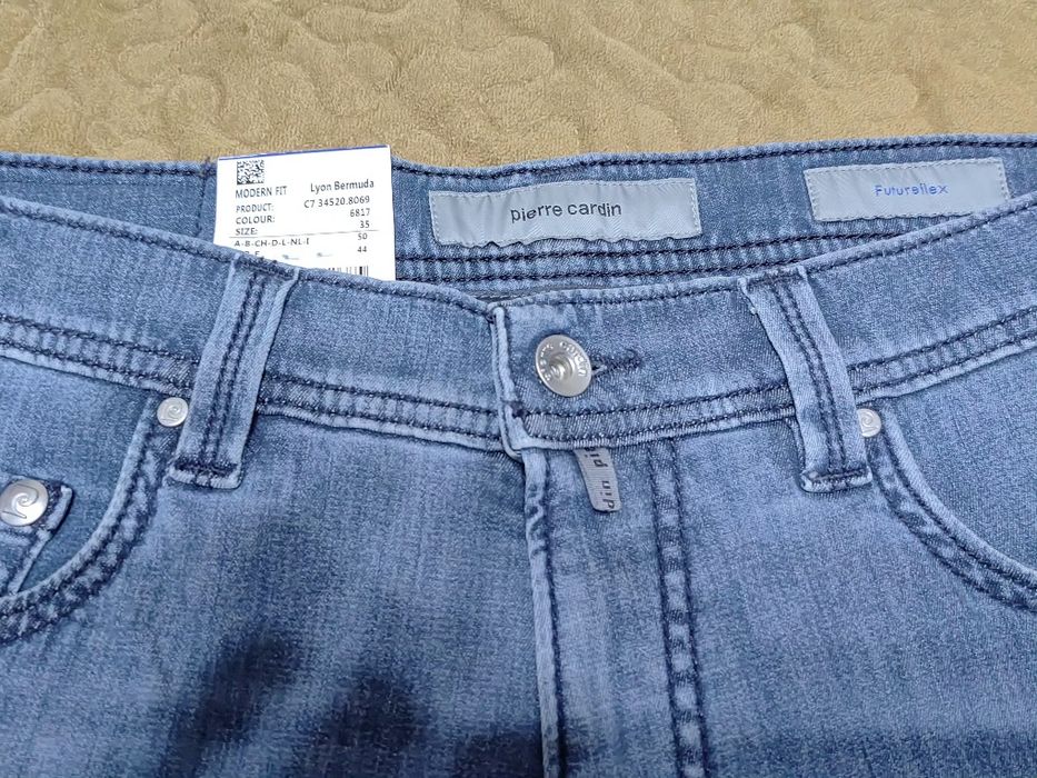 Bermude Pierre Cardin cu etichetă