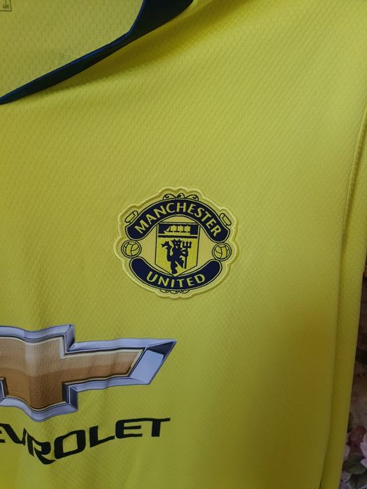 Блуза с дълъг ръкав на Manchester United.