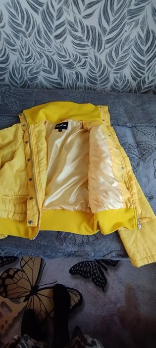 Продам куртку женскую