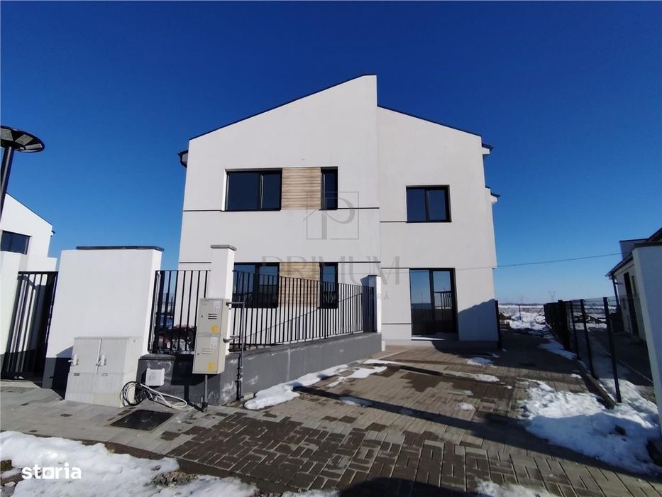 Duplex spatios - 4 dormitoare - zona in plina dezvoltare.
