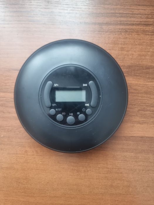 Cd плеер Bravo q802, (2 кабеля для использования)