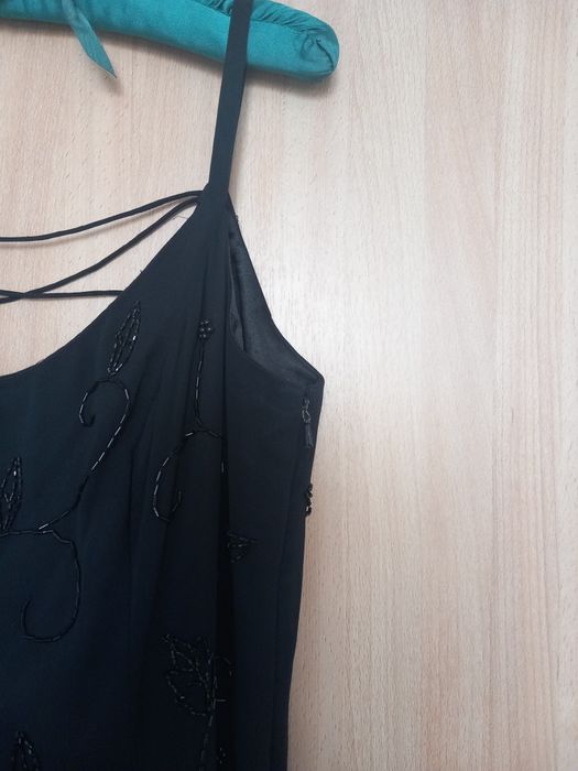 Дамска  официална  черна рокля  с гол гръб размер  40